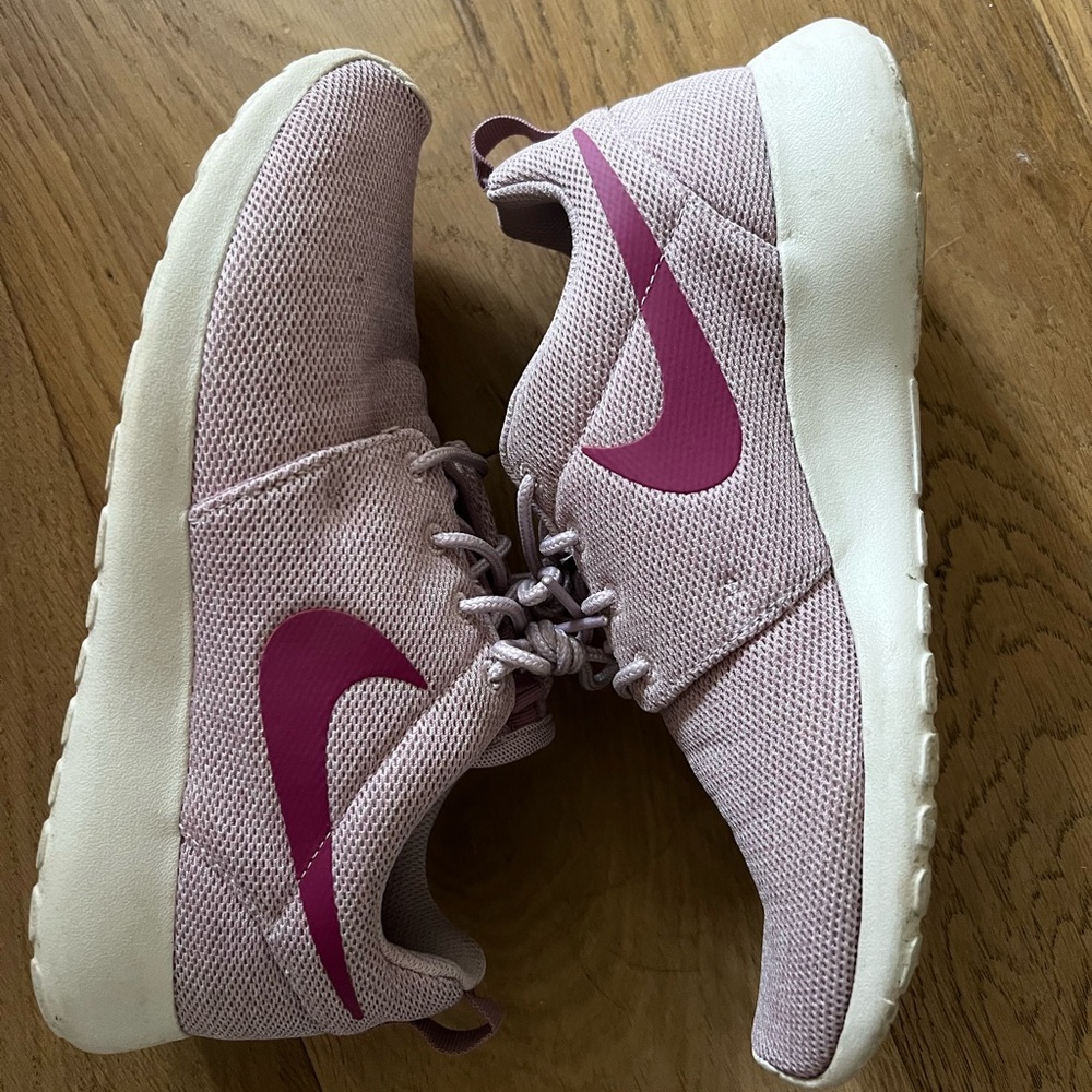 Nike Roshe Plum Chalk women’s